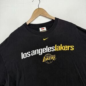 Vintage Los Angeles Lakers Shirt Men's XL Black Nike Center Swoosh Spellout y2k